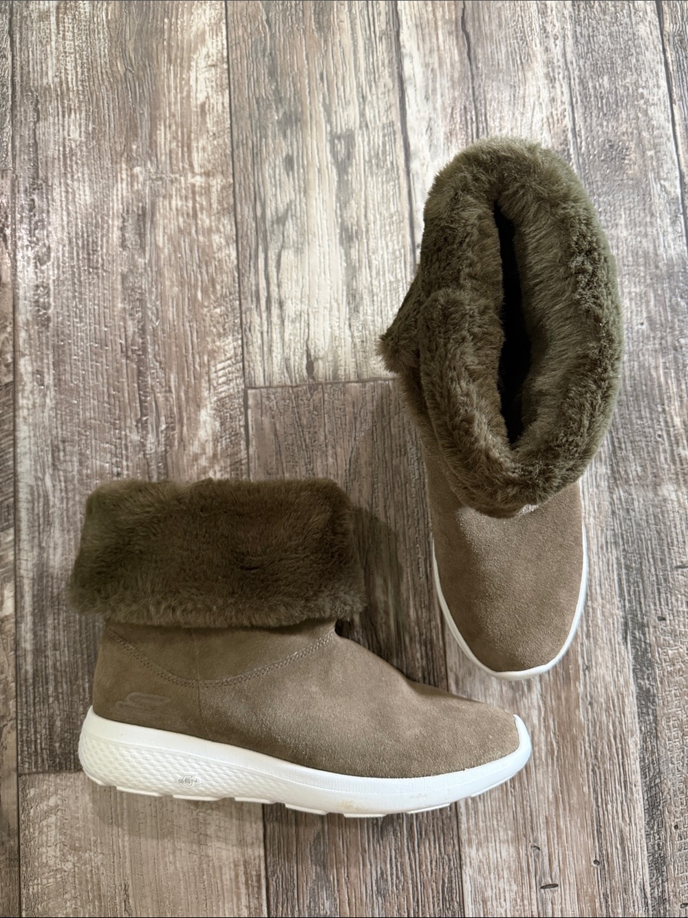 🌟Skechers 🌟Olive Brown Faux Fur Fold-Over Booties, 8.5